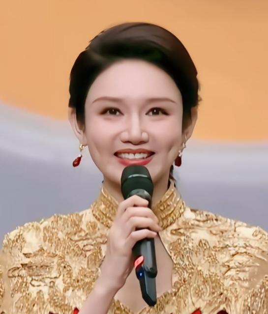 37岁龙洋为什么不结婚？
原因很简单，
不是没人喜欢她，也不是因为她不好看，而是
