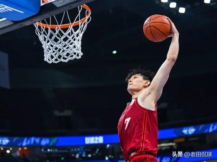 曾凡博可能要季后赛才复出了…曾凡博在此前国家队集训时膝部积水，此后一直未能出战。