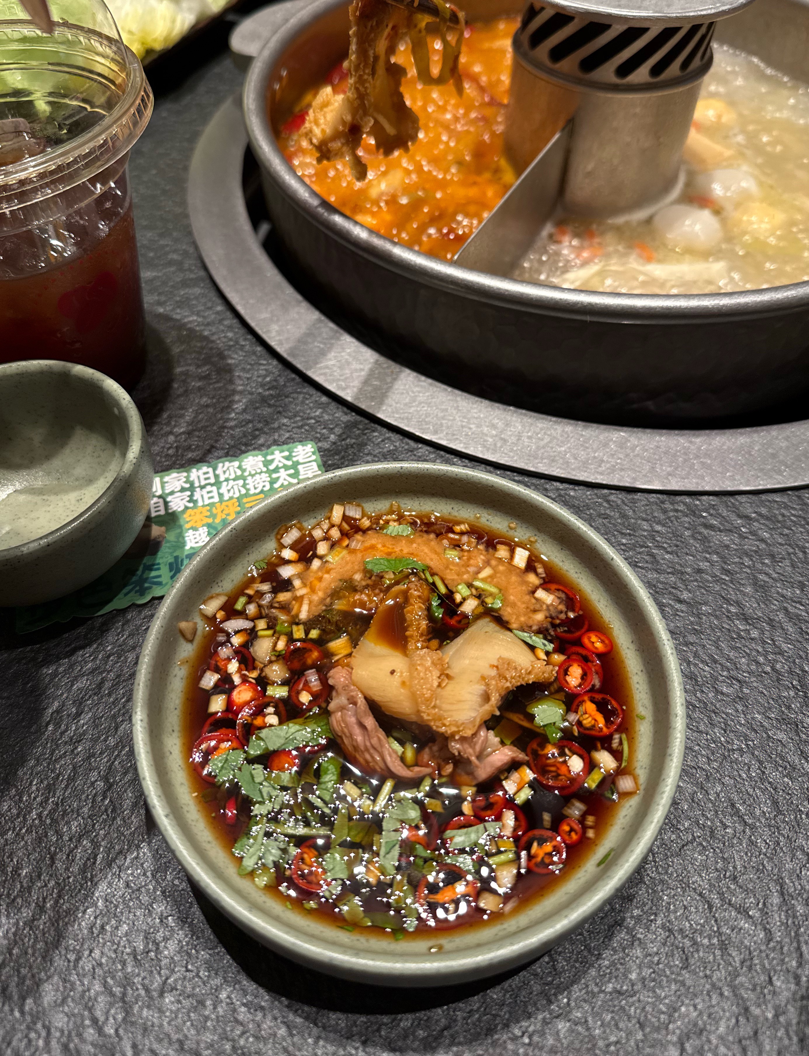 北京下雪今天河北局部地区13度我穿上了棉马甲恰火锅🍲 