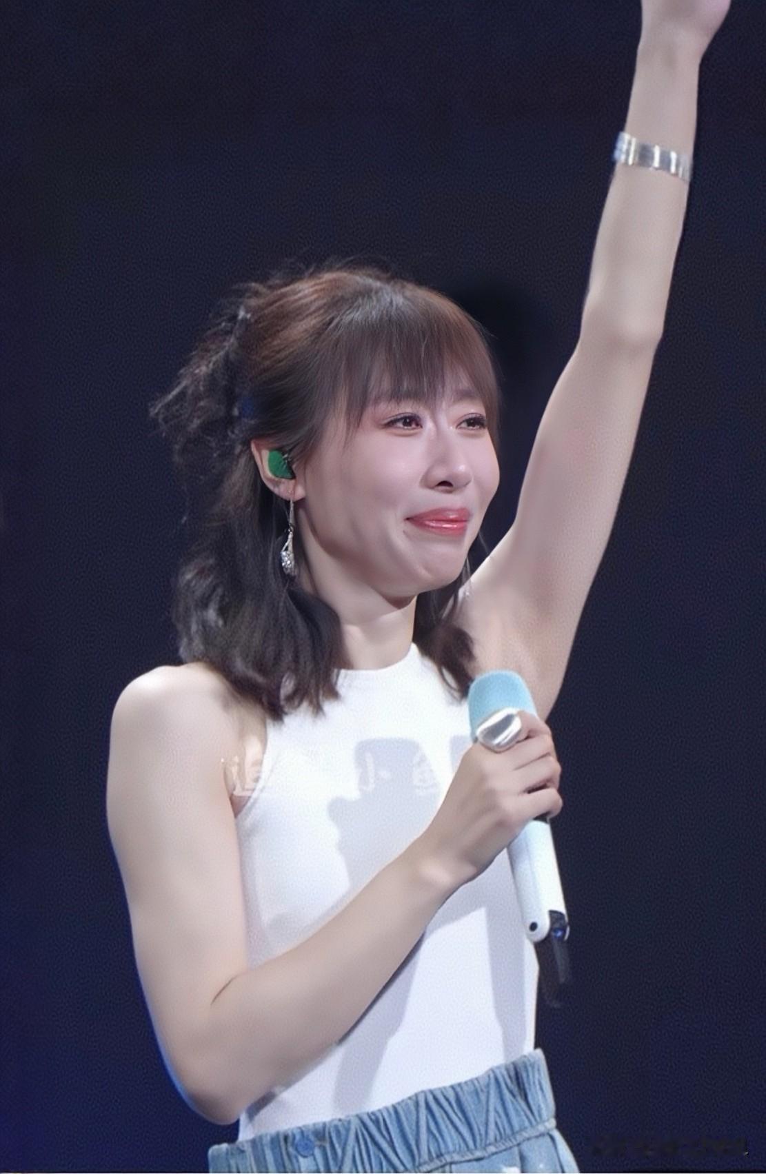 演唱会后的第三天
还是想为喜欢的任素汐写点文字
在她38岁的这一年
在她演员主业