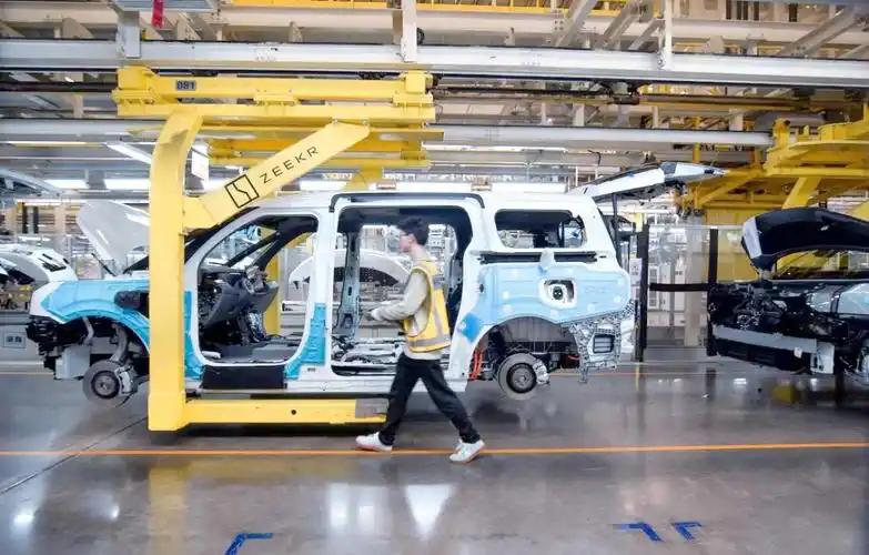 颠覆霸权！中国汽车不止出口，更是给世界定规矩。欧美汽车霸权，被中国彻底打破！德国