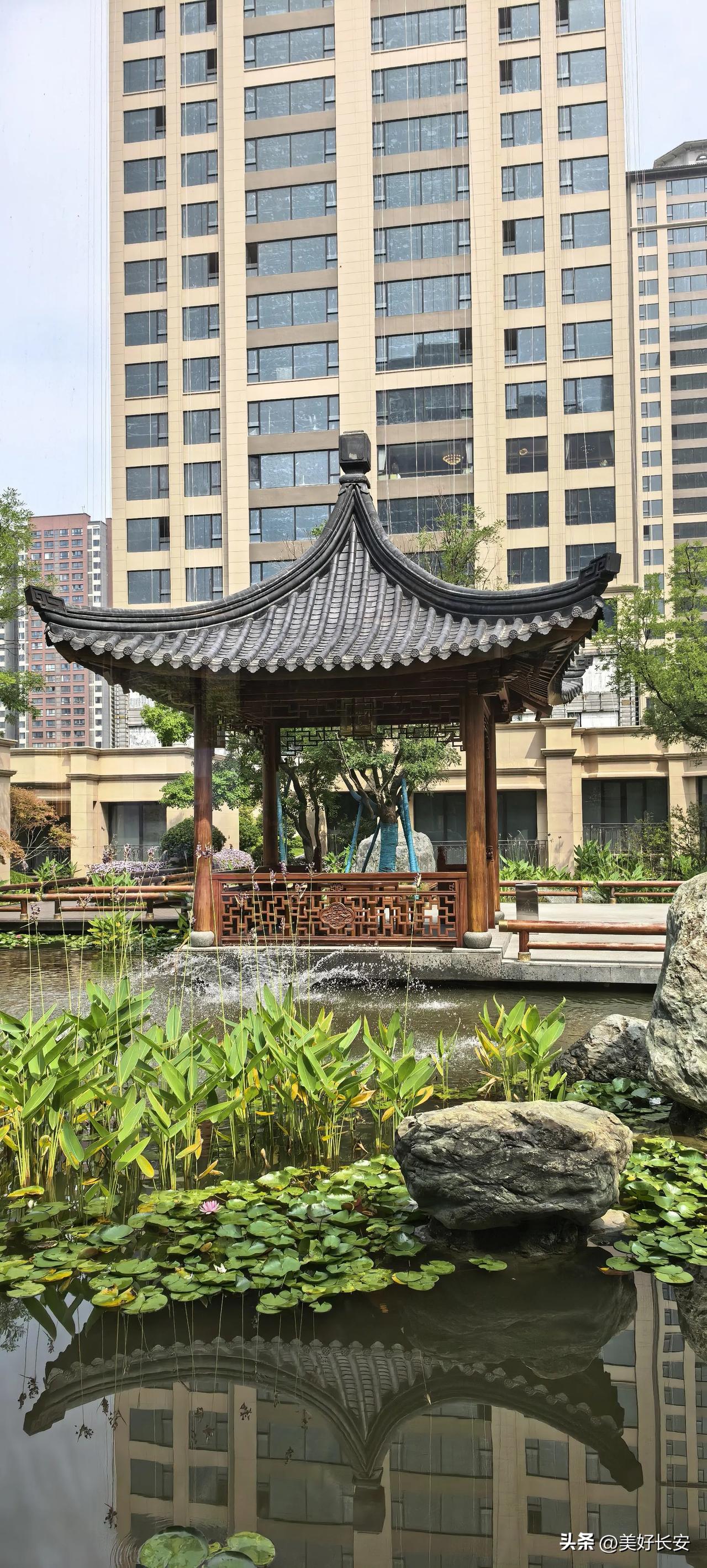 在大城市里买一所千万豪宅，与回归到田园里享受生活，你会愿意怎样取舍。