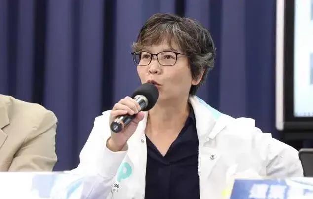 柯文哲的民众档昨天办尾牙宴，但是没有请蔡壁如，蔡接受采访表示不知道，没人通知。曾