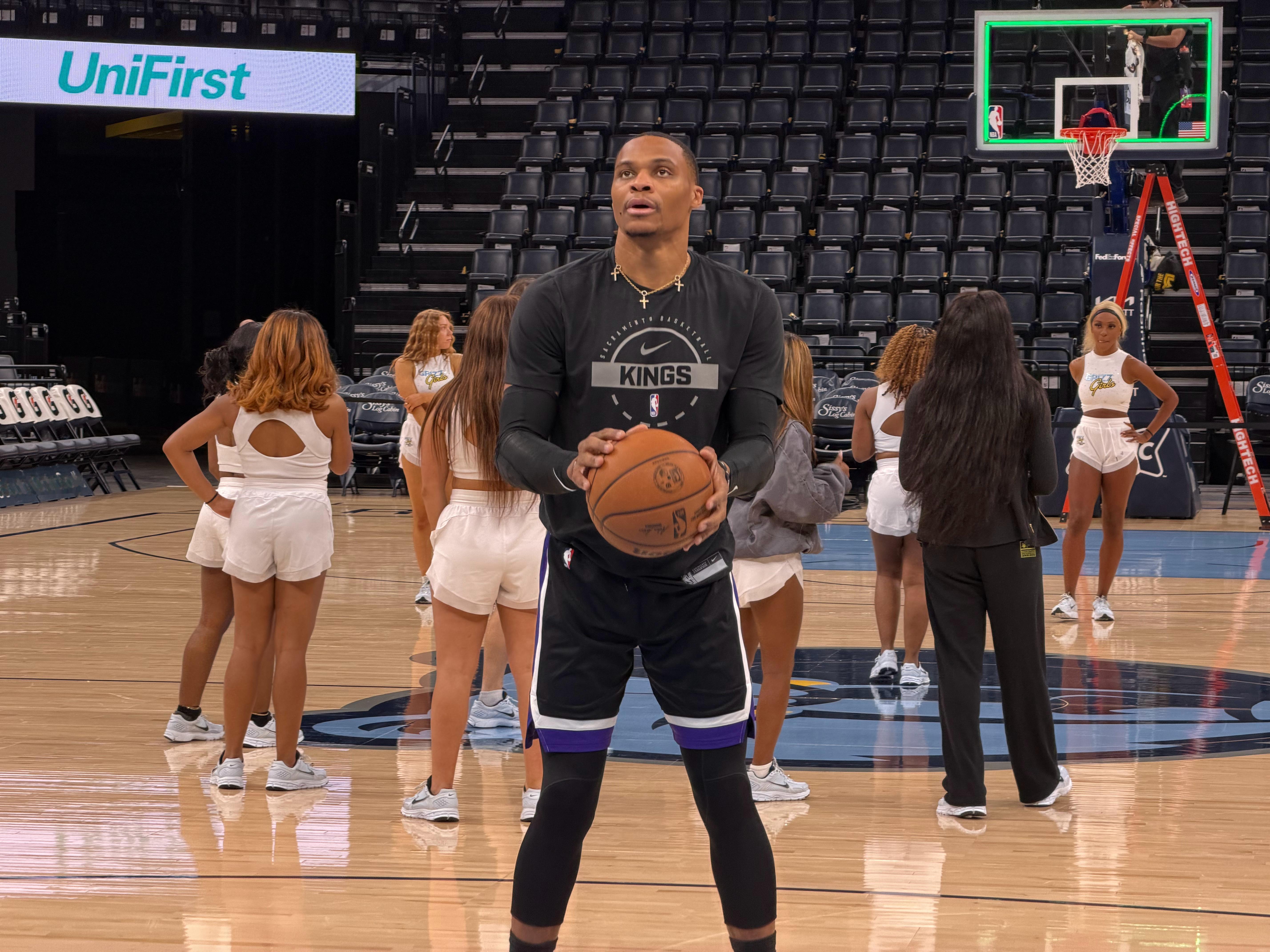 2025年最后一天，哪怕是冬令时，日落也好像晚了一些。总体上艰难的一年，结束了一