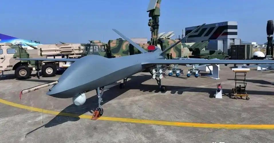 伊拉克搞到新型无人机，智能程度令美军很崩溃，发现目标空无一人后，竟然能转向另一个