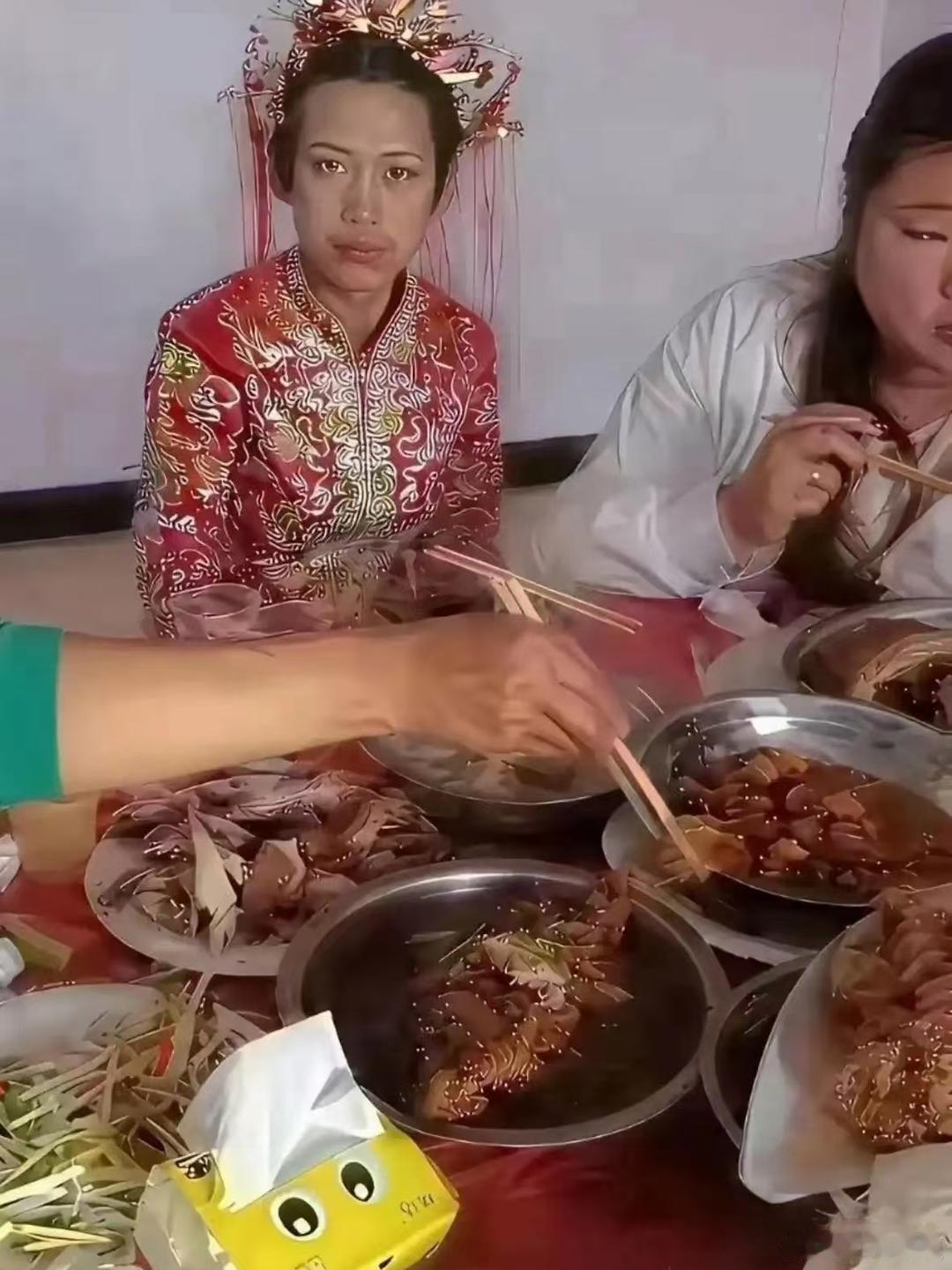 看到表弟的订婚对象，总感觉哪里不对劲呢 