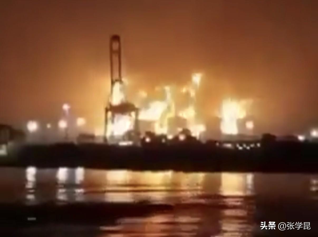 特朗普今天突然发文表示，他对以色列袭击伊朗气田一事“毫不知情”，将所有责任推给了