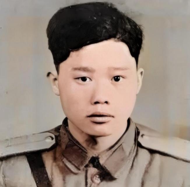 1951年1月28日，志愿军小战士潘天炎因为拉肚子去草丛里上了趟厕所。回来后，却