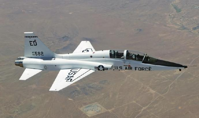 每天认识一件兵器 T-38“禽爪”教练机T-38“禽爪”（Talon）是美国诺斯
