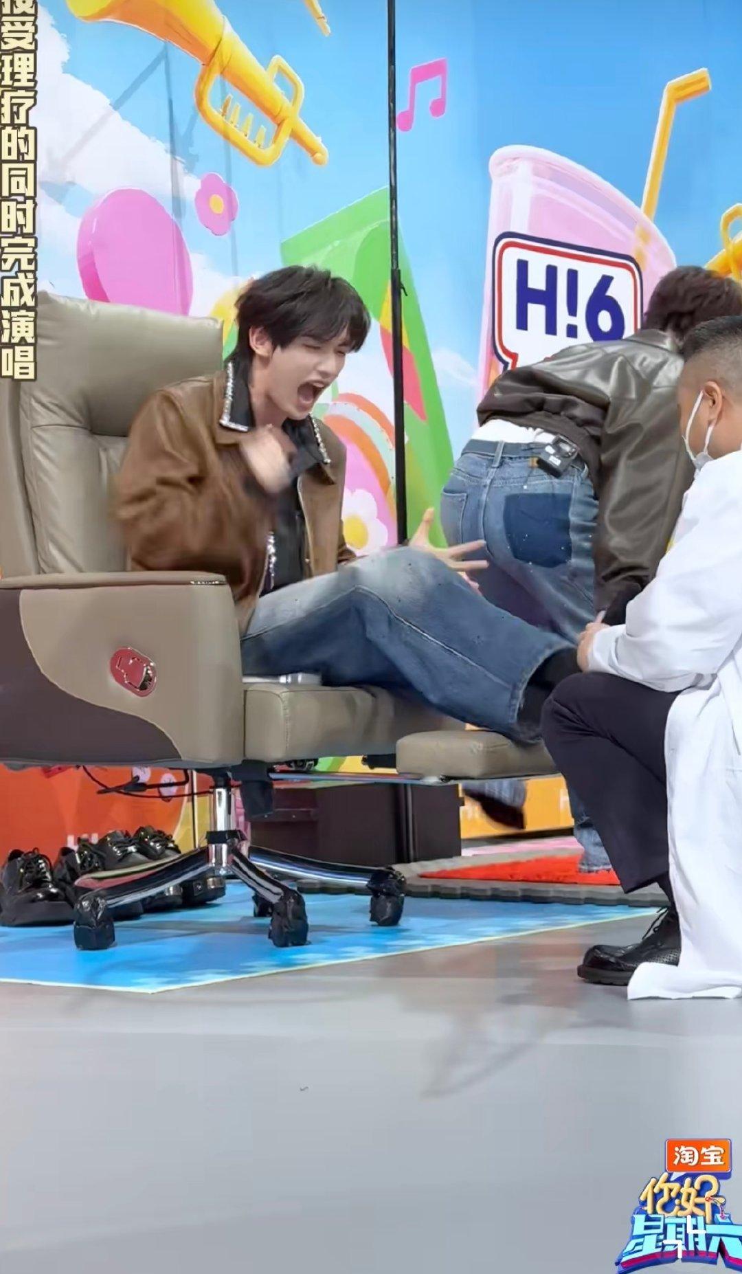 丁程鑫陆虎唱出史上最痛苦龙卷风 趾压板的威力名不虚传！丁程鑫疼到身体微颤仍坚守节