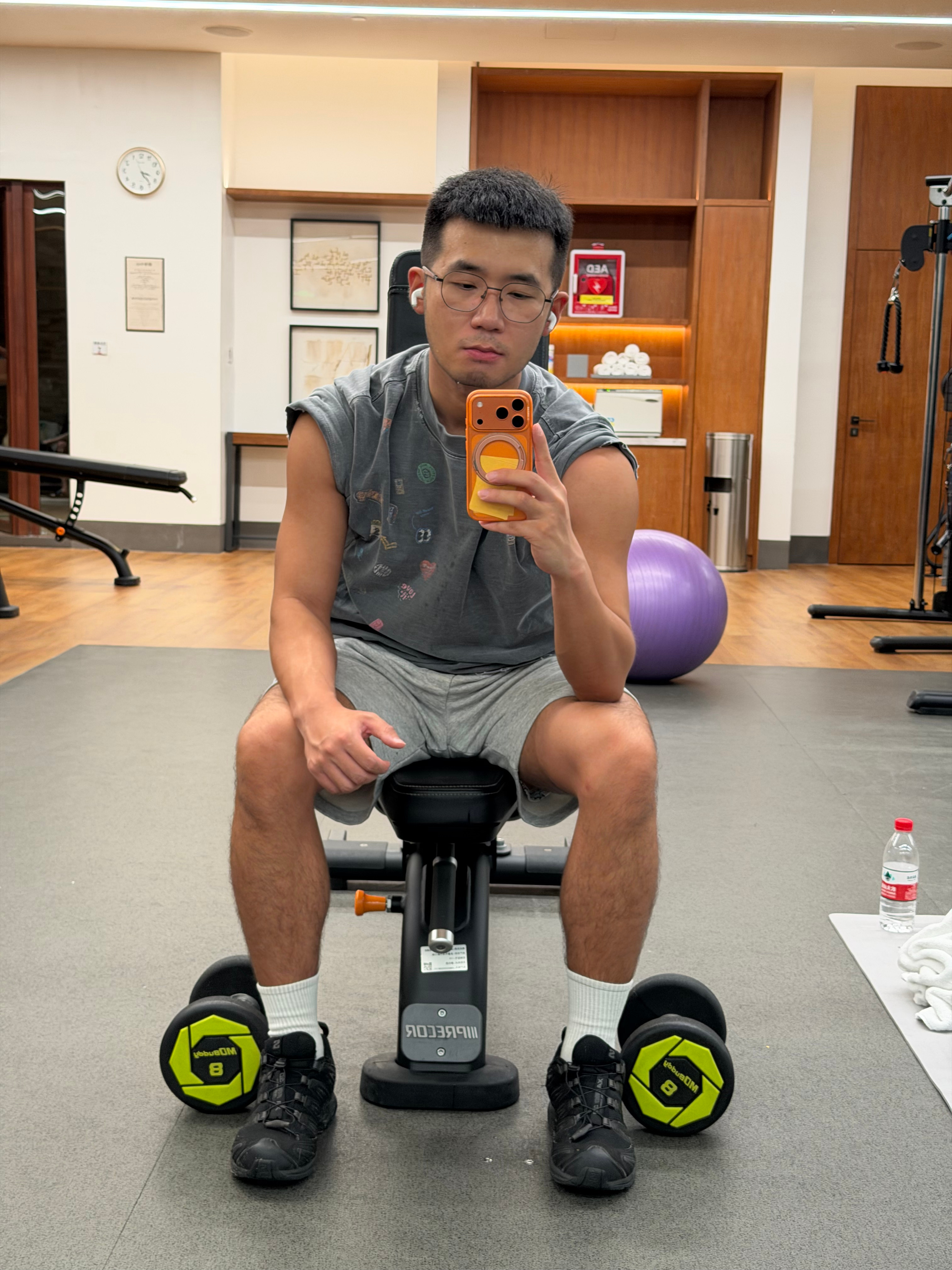 上午工作，下午冲浪，晚上练肩 ⬅️ 完美的一天  ​​​
