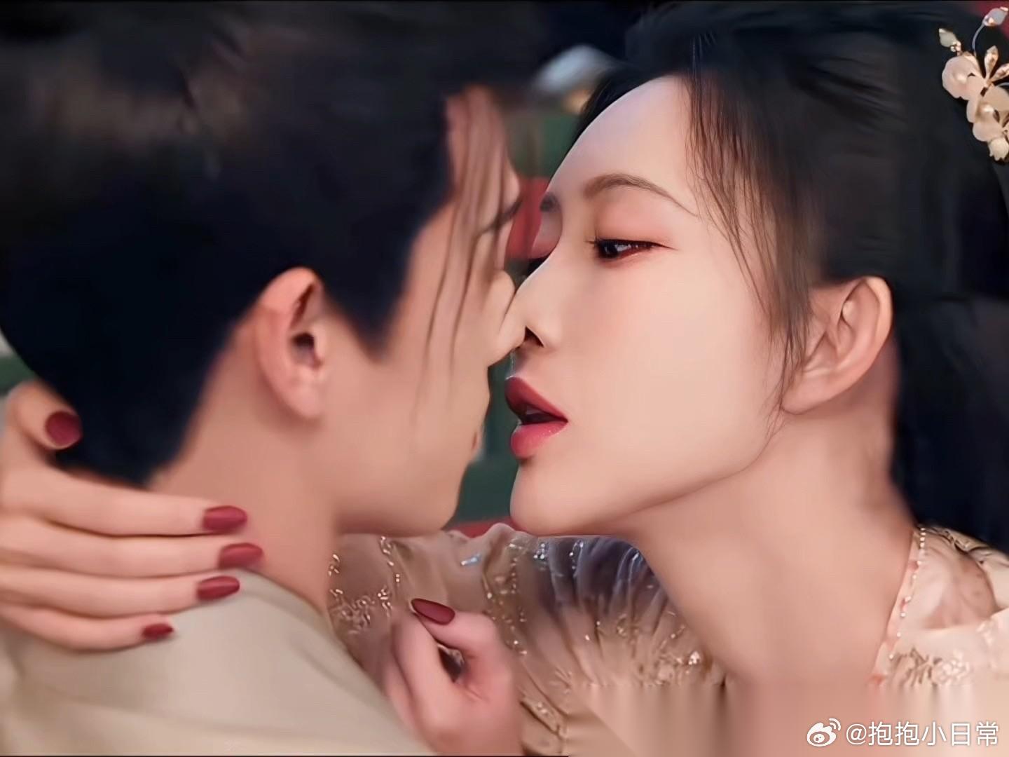 31岁的孟子义 真的很奇怪 她别碰李昀锐，她一碰李昀锐，那真是火花四溅 和别的演