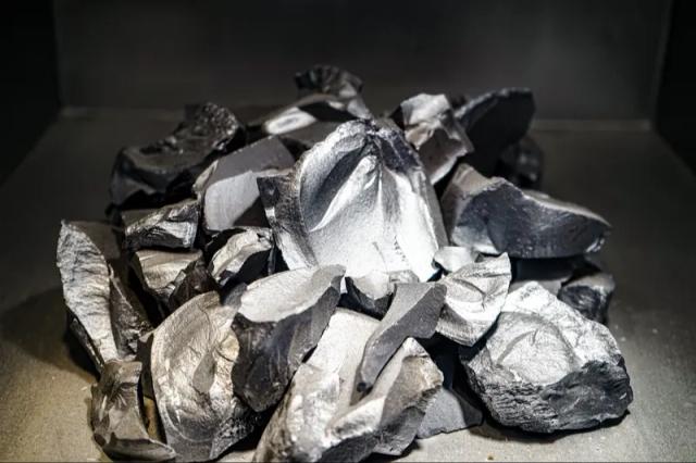 美财长急召十一国密谈，供应链“软肋”卡住谁的脖子？

美国财政部长贝森特今天干了