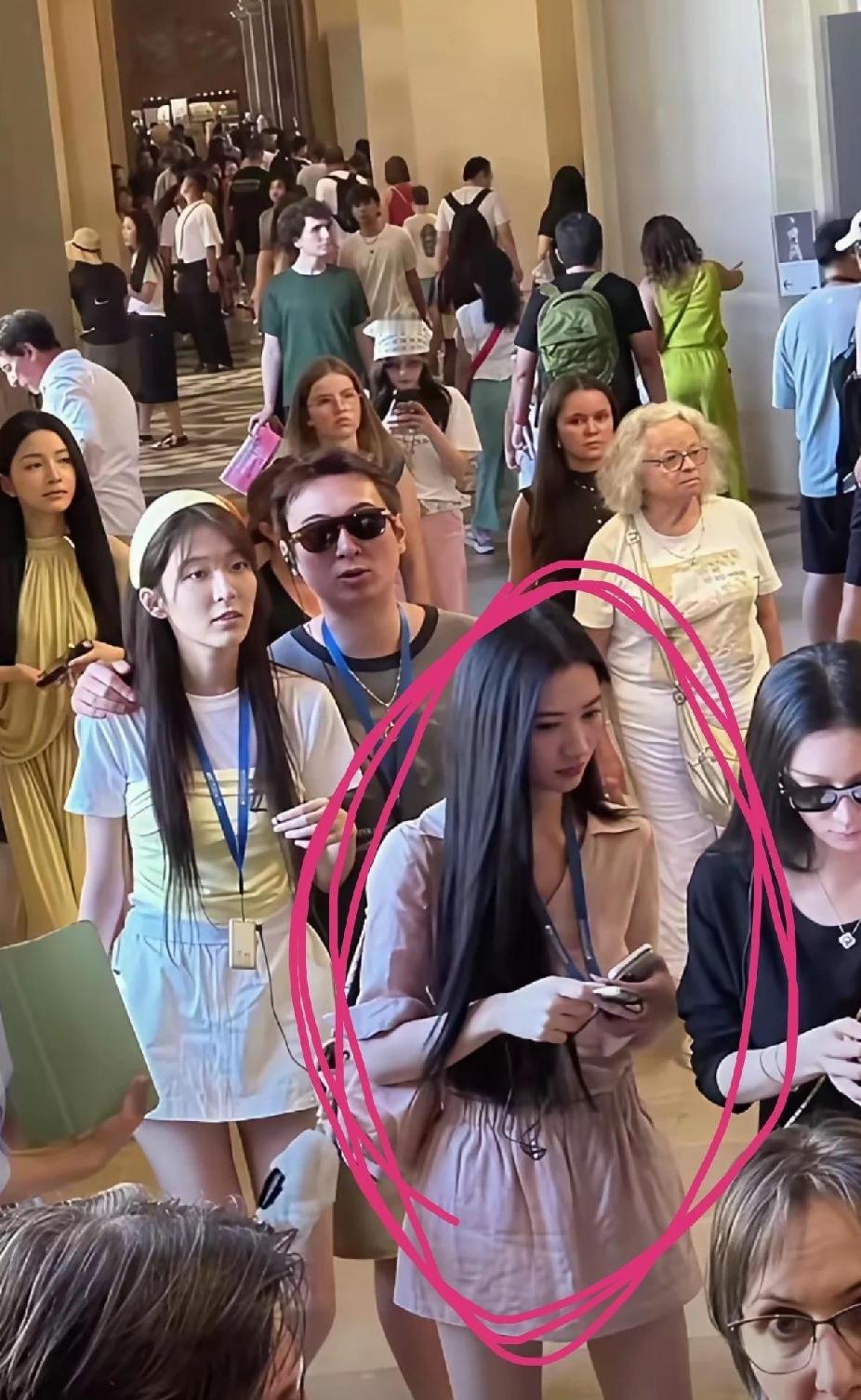 思聪的女朋友，竟然还没有同行的几位美女漂亮。