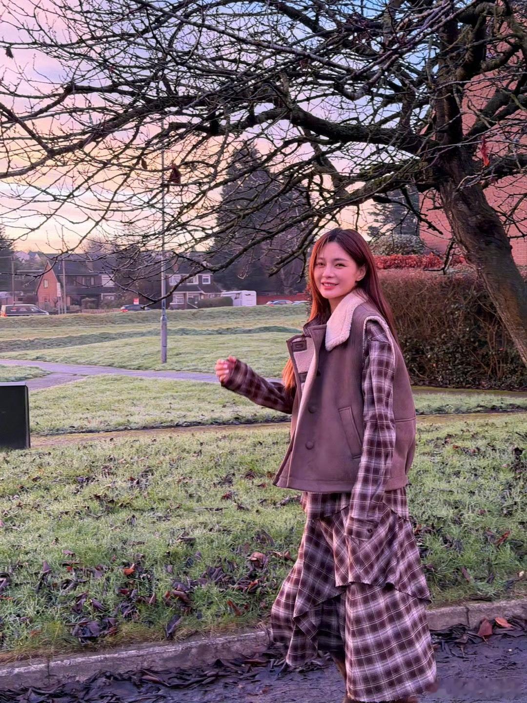 沈梦辰主持功力一直在被低估直播事故别人慌神，她淡定一句话就转成安利，神了！ 