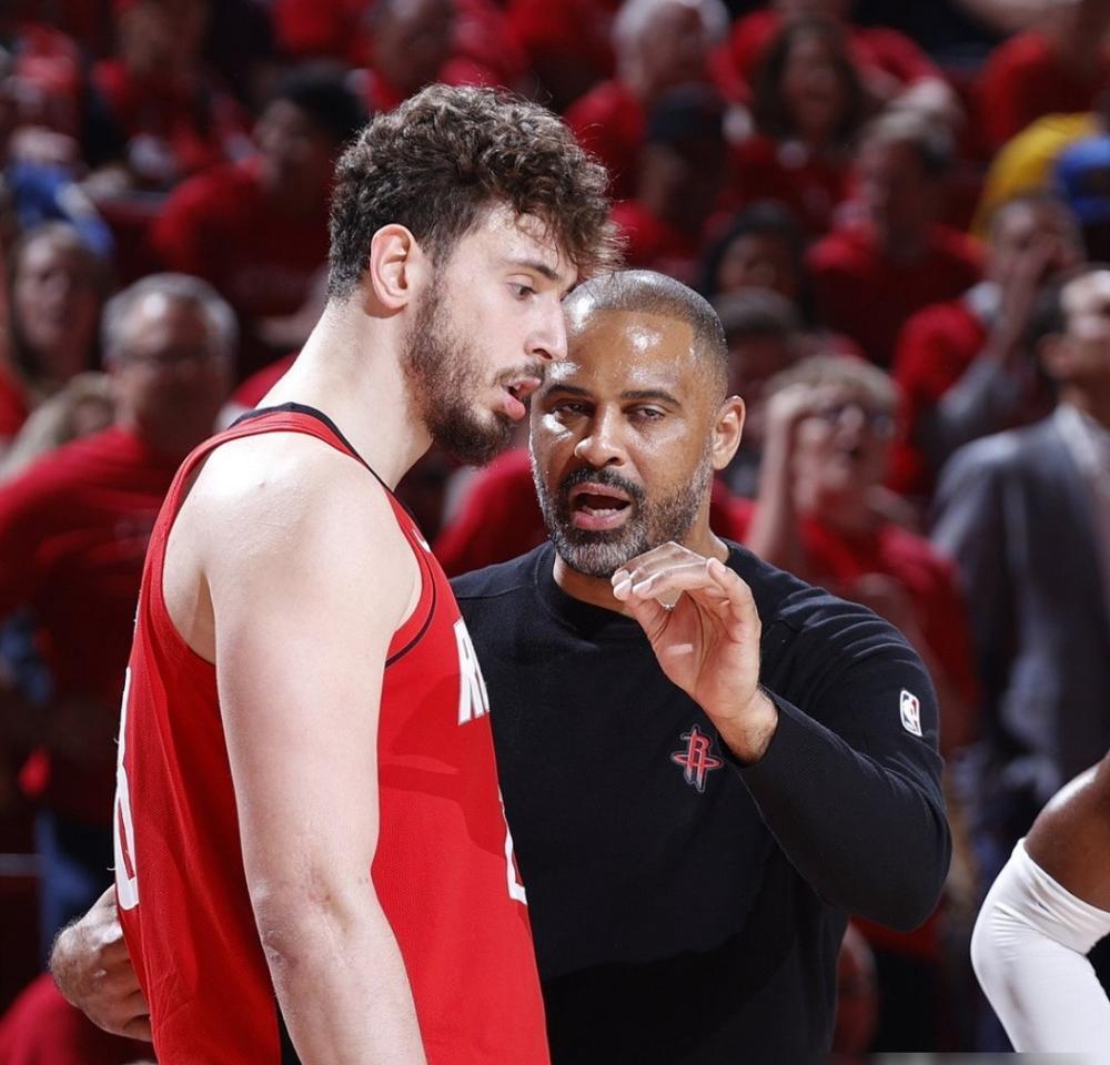 杨瀚森16顺位？
克林根也是16顺位，这数据能直接比吗？
简直是拿苹果跟橙子比大