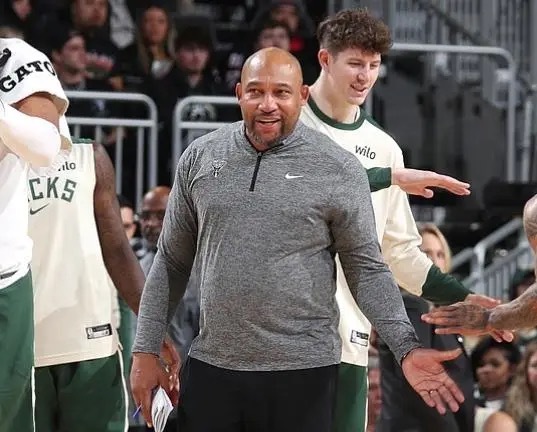 哈姆杯！雄鹿本届杯赛7胜0负夺冠，哈姆NBA杯执教共计14胜0负今日NBA杯决赛