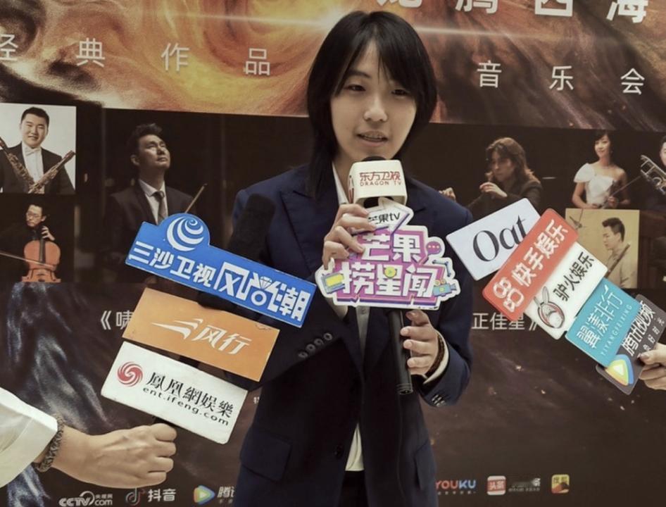 新生代音乐人谢少带来了他的全新作品《Crucifixus》，这首歌不仅由他倾心创