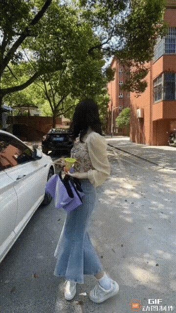 图一：那些不守时的人真是令人讨厌啊，等待是最无聊的！下次记得必须要守时。

图二