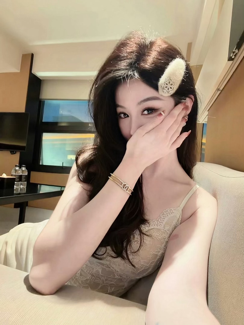 倘若你也向往长久的陪伴，或许我们可以试试看。  大理·剑川古城