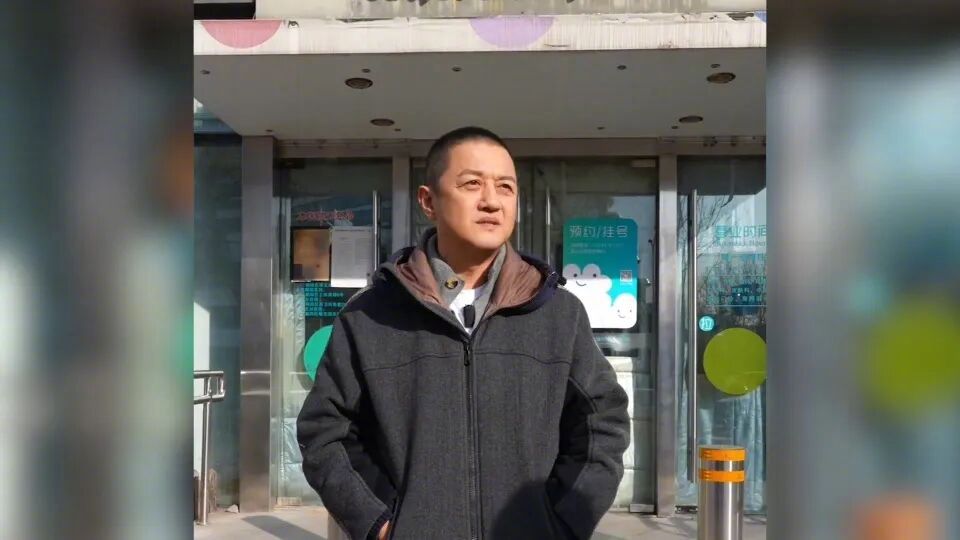 捐款者说李亚鹏这些年不容易热点解读 李亚鹏的慈善困境创造了一波强劲爱心流量。宛如