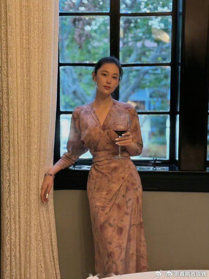 张馨予江南女子姐真的轻轻松松给我钓成翘嘴了，超美啊江南女子 ​​​
