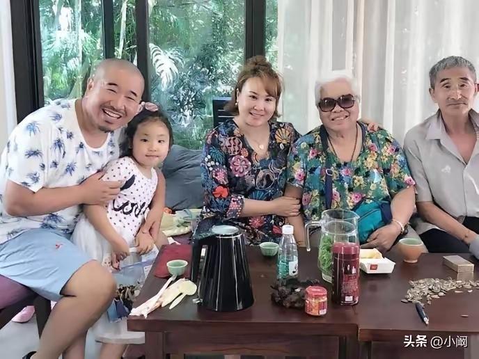 爷爷奶奶也很喜欢这个儿媳妇，还有她生的儿女。为什么王梓嘉说爷爷奶奶都喜欢王亮，包