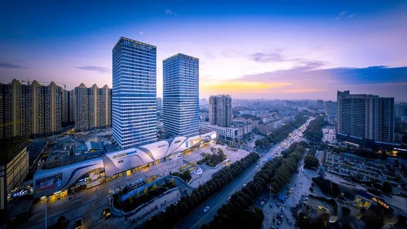 湘潭城市迭代：雨湖奠基，岳塘崛起，九华腾飞，下一个二十年看哪里？
 
一座城市的
