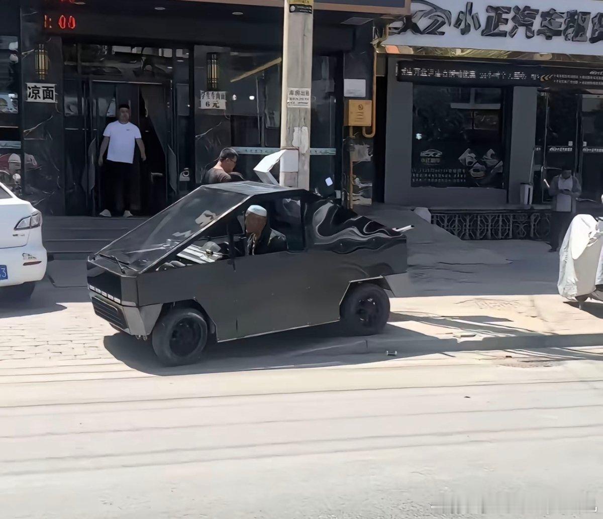 谁说国内只有两三台cybertruck的，这不随处可见吗[二哈]特斯拉 ​​​