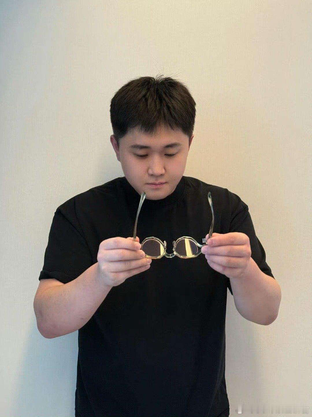 张百乔给皓瑞刷礼物 谁还没看这场惊喜联动！张百乔悄咪咪给皓瑞刷礼物，皓瑞当场愣住