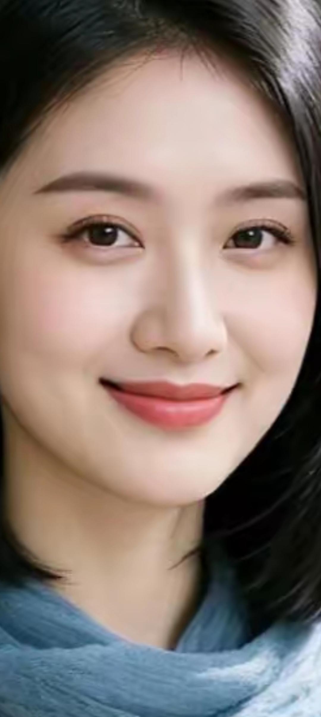 笑颜如花绽，温婉似春光。