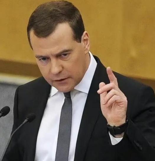 梅德韦杰夫：一旦战败，就用核弹攻击4个国家，让世界进入末日，将动用战略核武器针对