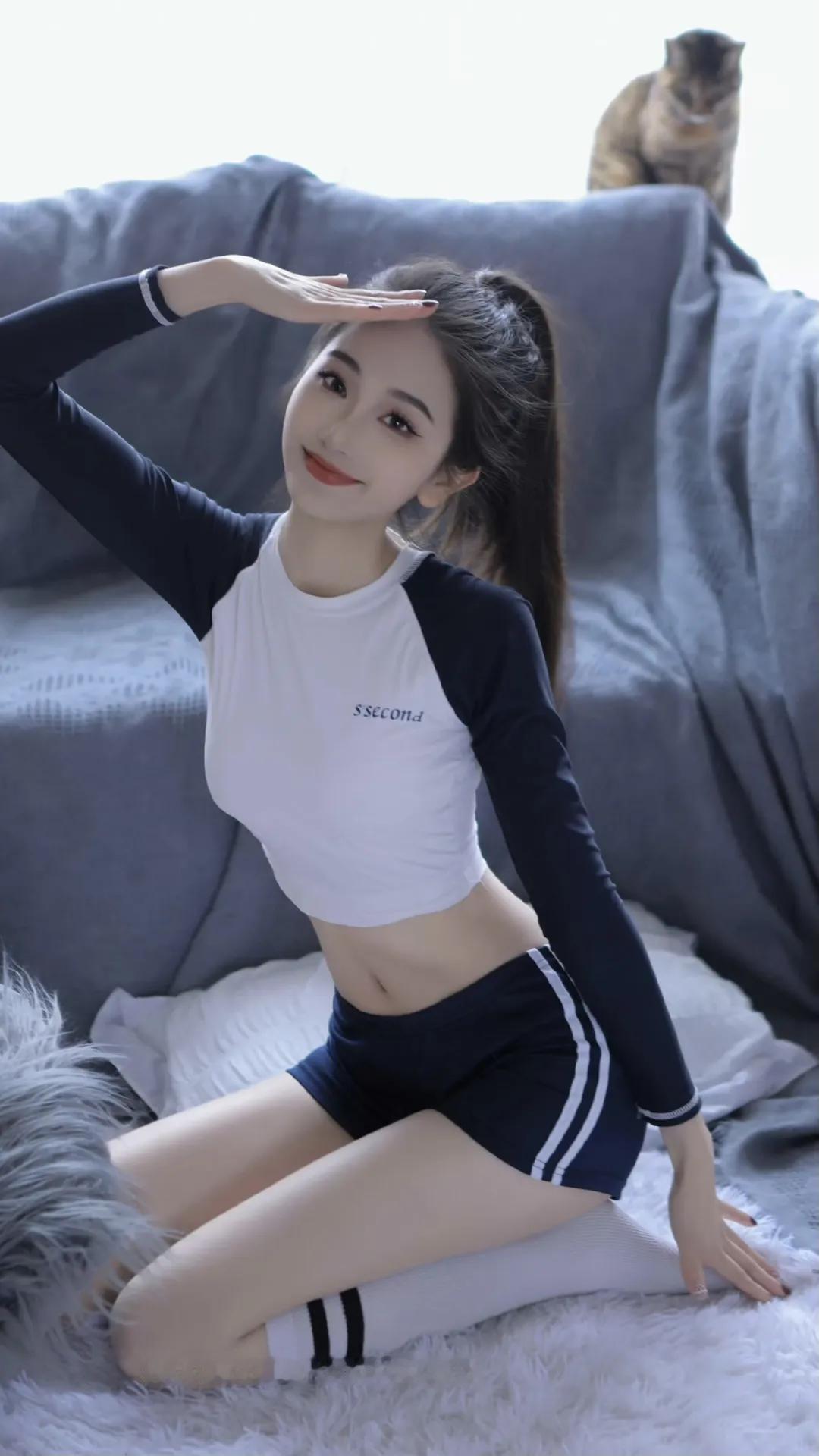 玉人卧雪，清辉满怀。