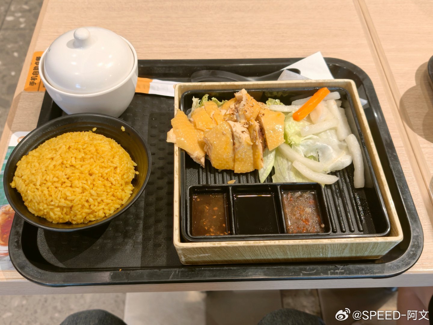 今天不吃粤菜了，吃海南菜。 