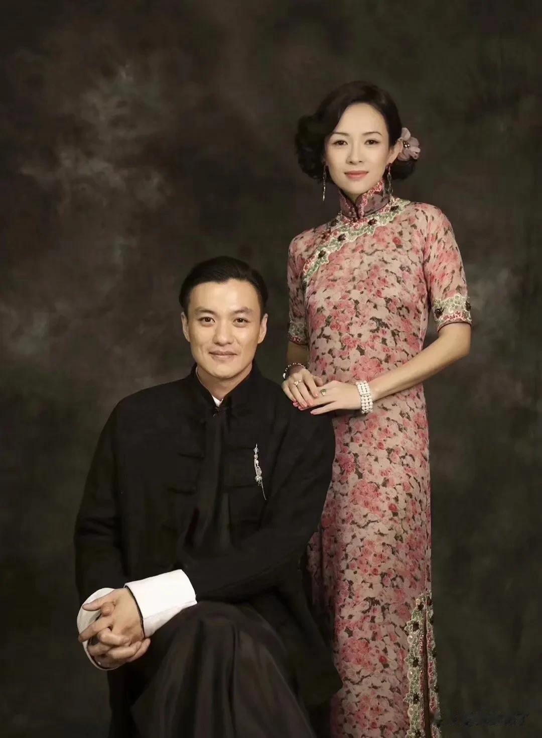 #妙笔生花创作挑战#
他们离婚，另一对夫妻也跟着上了热搜。
汪峰和章子怡离婚，知