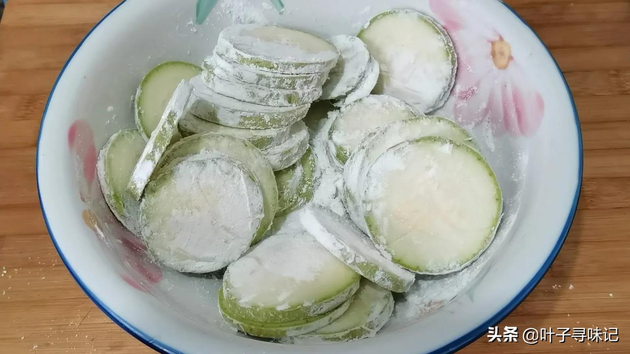 #涨粉黑马训练营# 夏季没胃口，试试这样做素菜，西葫芦用这种做法，非常的开胃下饭