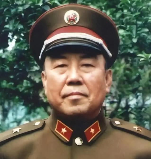 1979年，解放军军长陈家贵从前线回国，在街上遇到了几个小混混碰瓷，张口就问他索