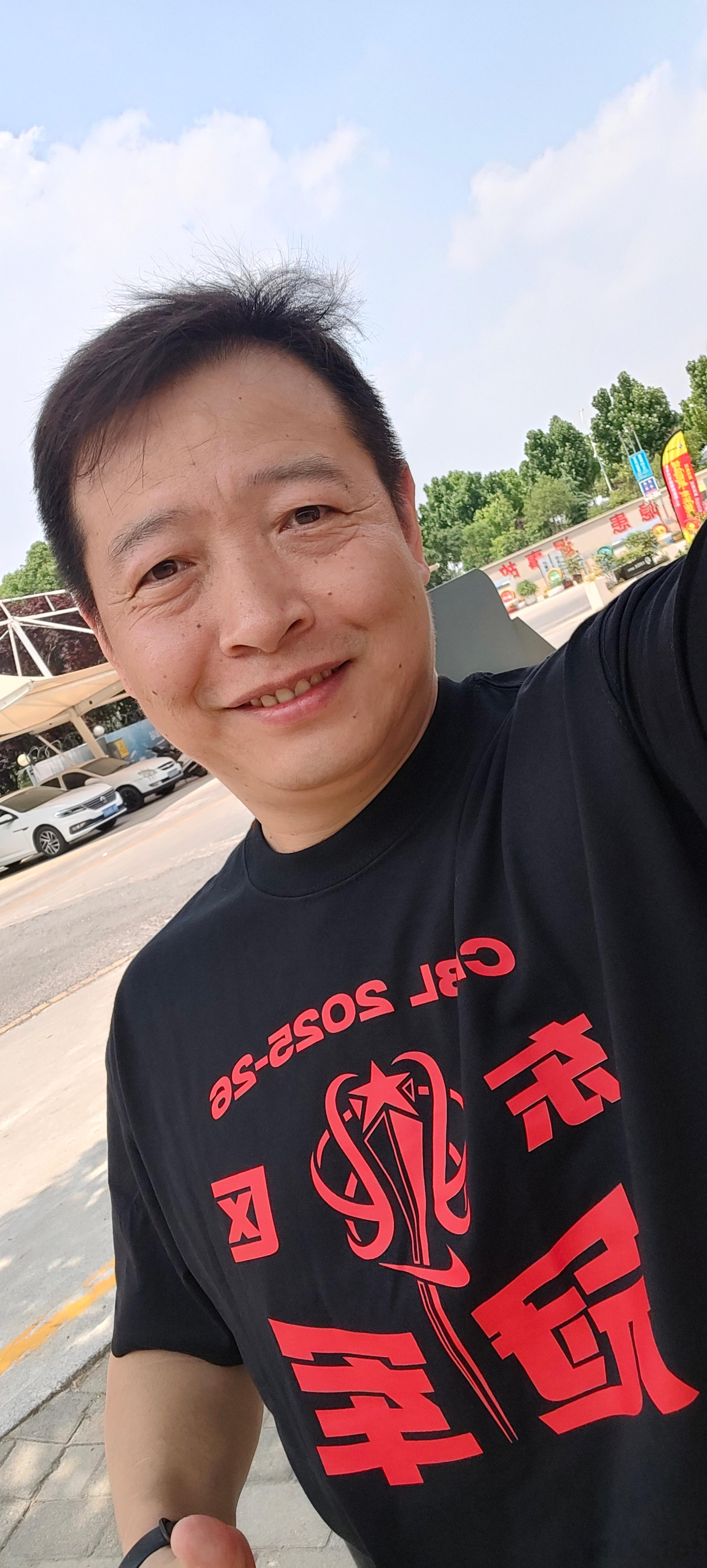 这两天有点忙，忘了晒了——恭喜济源一中女篮耐高东区三连冠！俺也与有荣焉！