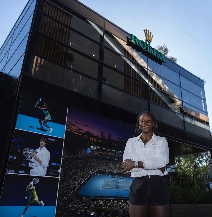 钱途无量！姆博科官宣成为劳力士最新品牌大使。“很荣幸正式加入劳力士大家庭。能与众