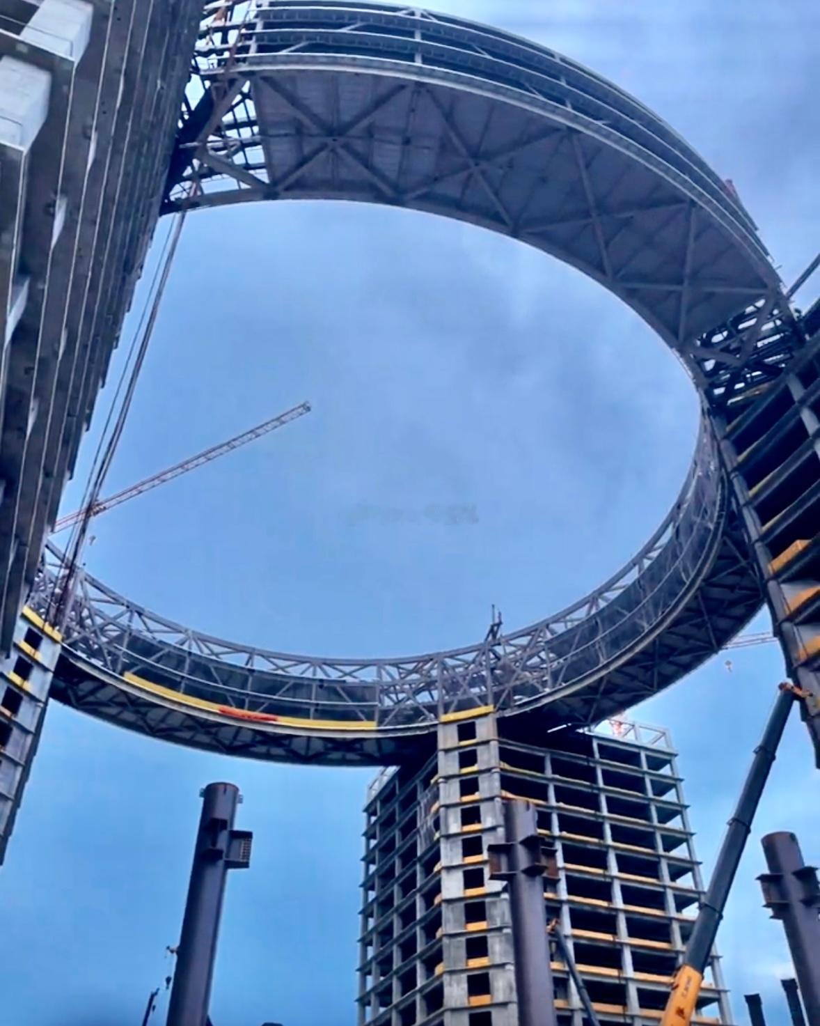 兴业银行在福州滨海新城的科园项目 极具辨识度的空中“大圆环”吊装趋近成型 太符合