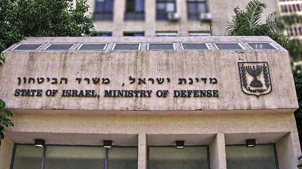 伊朗塔斯尼姆通讯社：伊朗伊斯兰革命卫队用高超音速导弹和无人机对以色列国防部大楼实