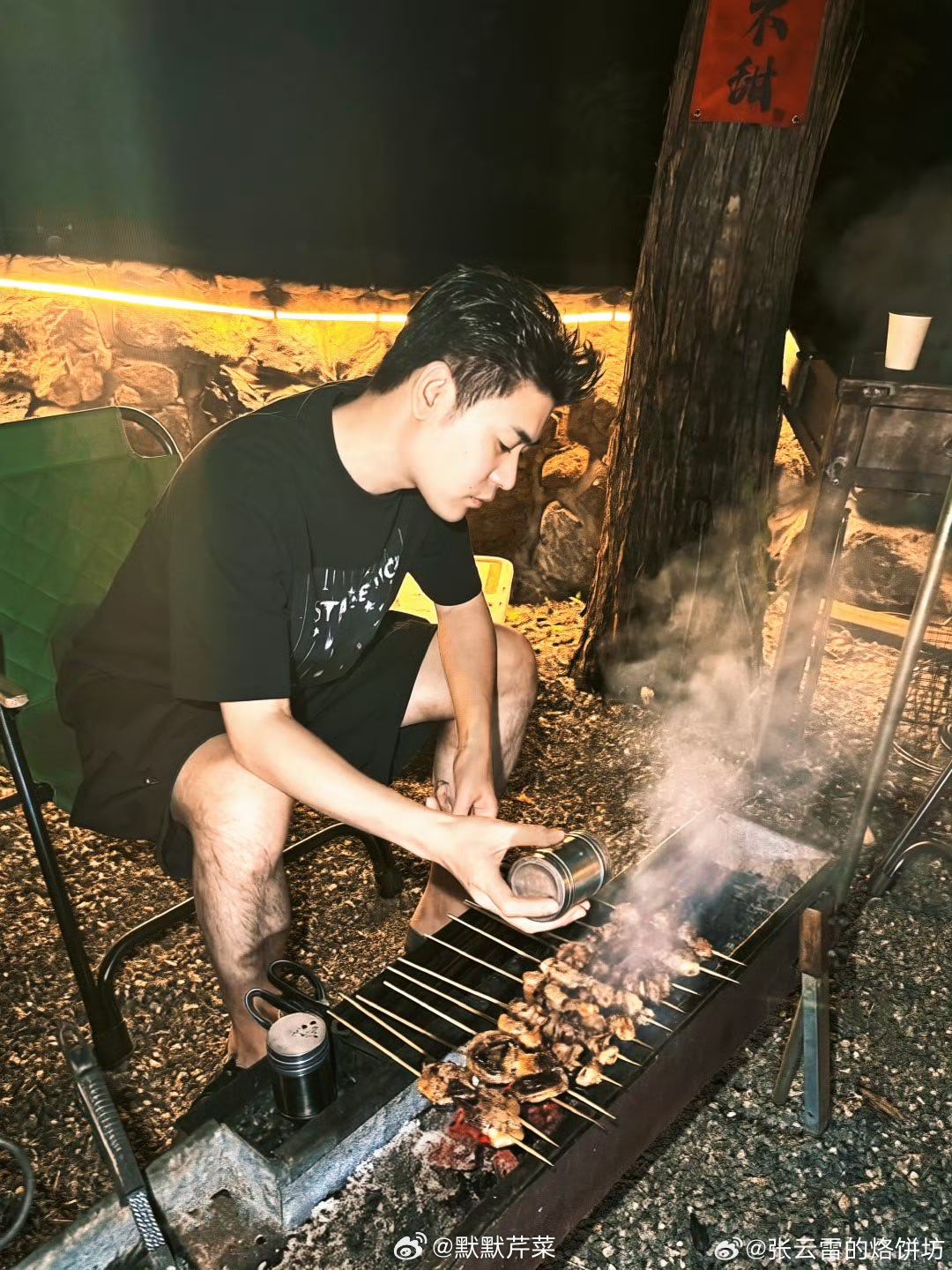 张云雷              中午跟我的追星搭子好朋友同事聊天，说起了签售会