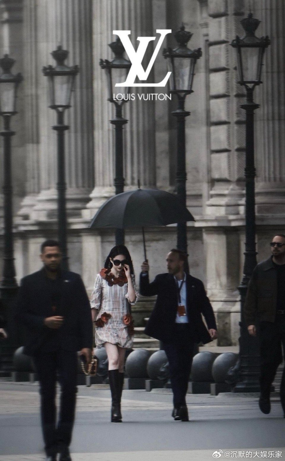 拍得真好，这气质无.敌了，美得毫不费力呀刘亦菲撑伞神图