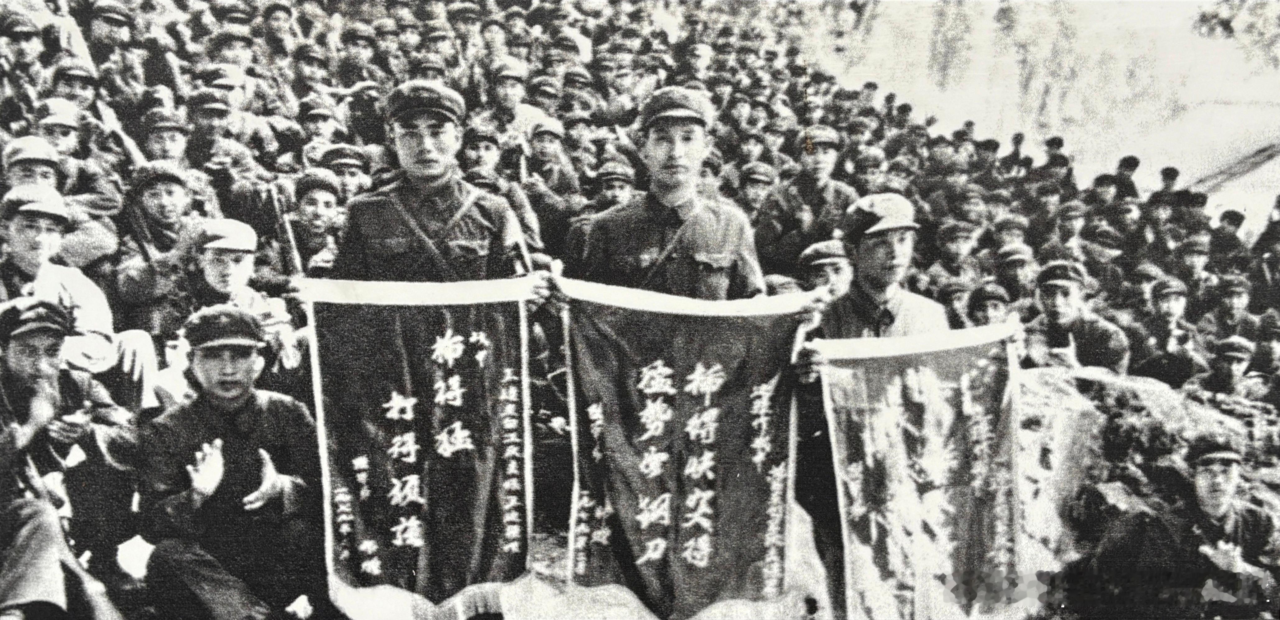 1979年2月55军在前线举行庆功会，奖励和表彰英勇歼灭同登越军第3步兵师“飞虎