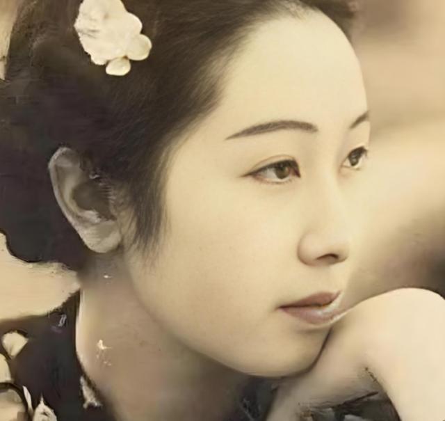 1918年，一女子结婚6年不能生育，被丈夫赶出家门。后来，幸运之神眷顾她，她被一