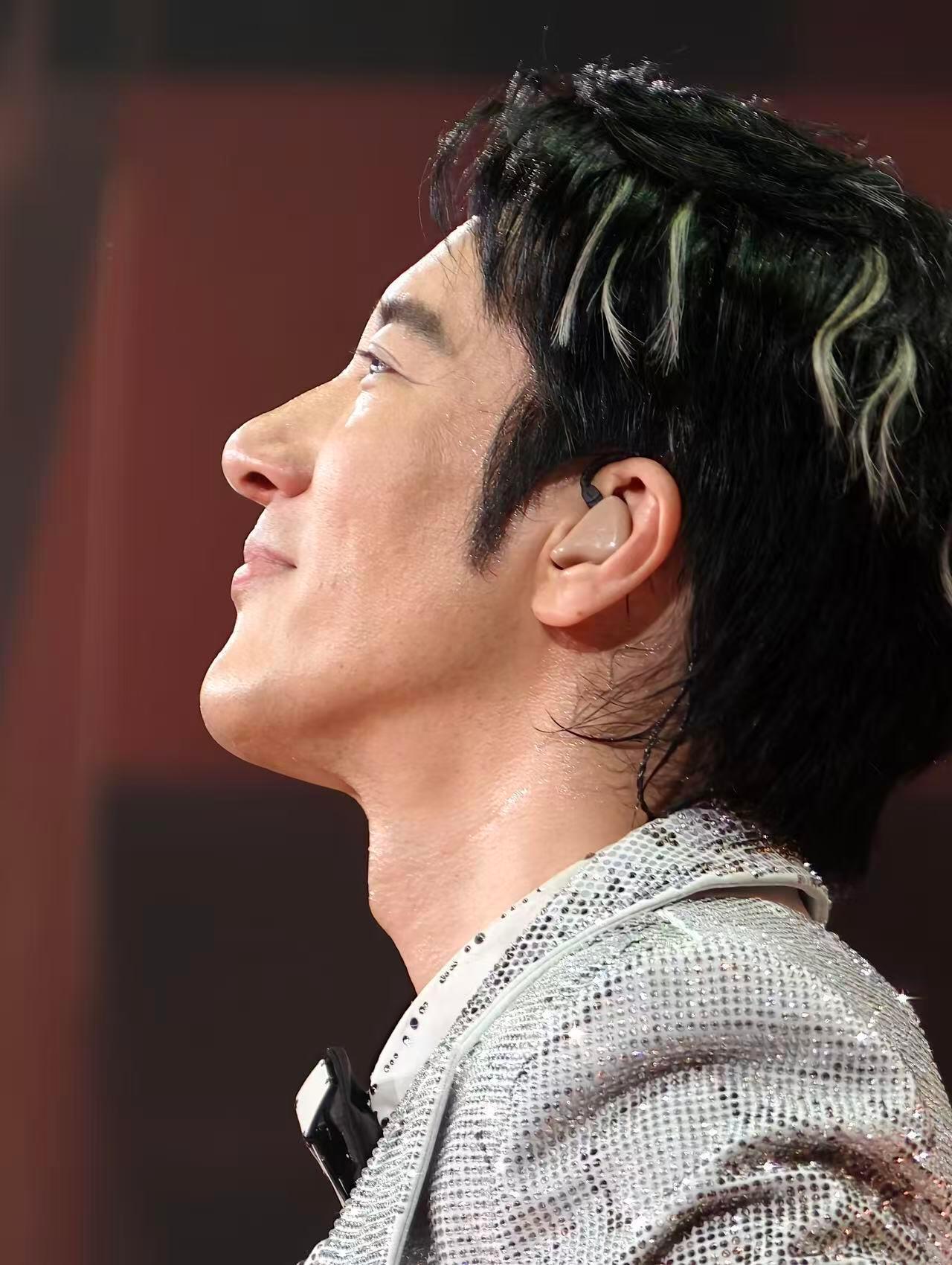 王力宏越热越hot王力宏演唱会富有且慷慨 长沙的闷热直接给二哥上了一层天然高光，