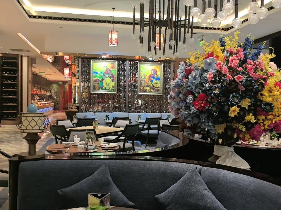 成都。西藏饭店的早午餐，食材新鲜，品种丰富，价格实惠。饭店和餐厅风格高雅，具有民