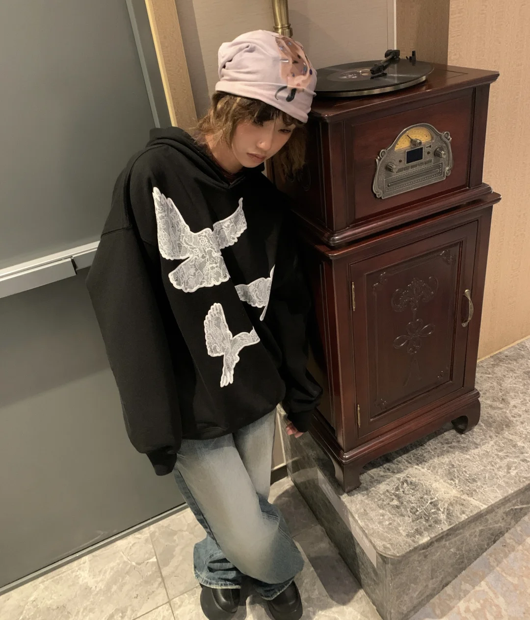 是啊 在互联网上你尽可以在我面前装模作样 表现得很有趣 但如果你和我约...