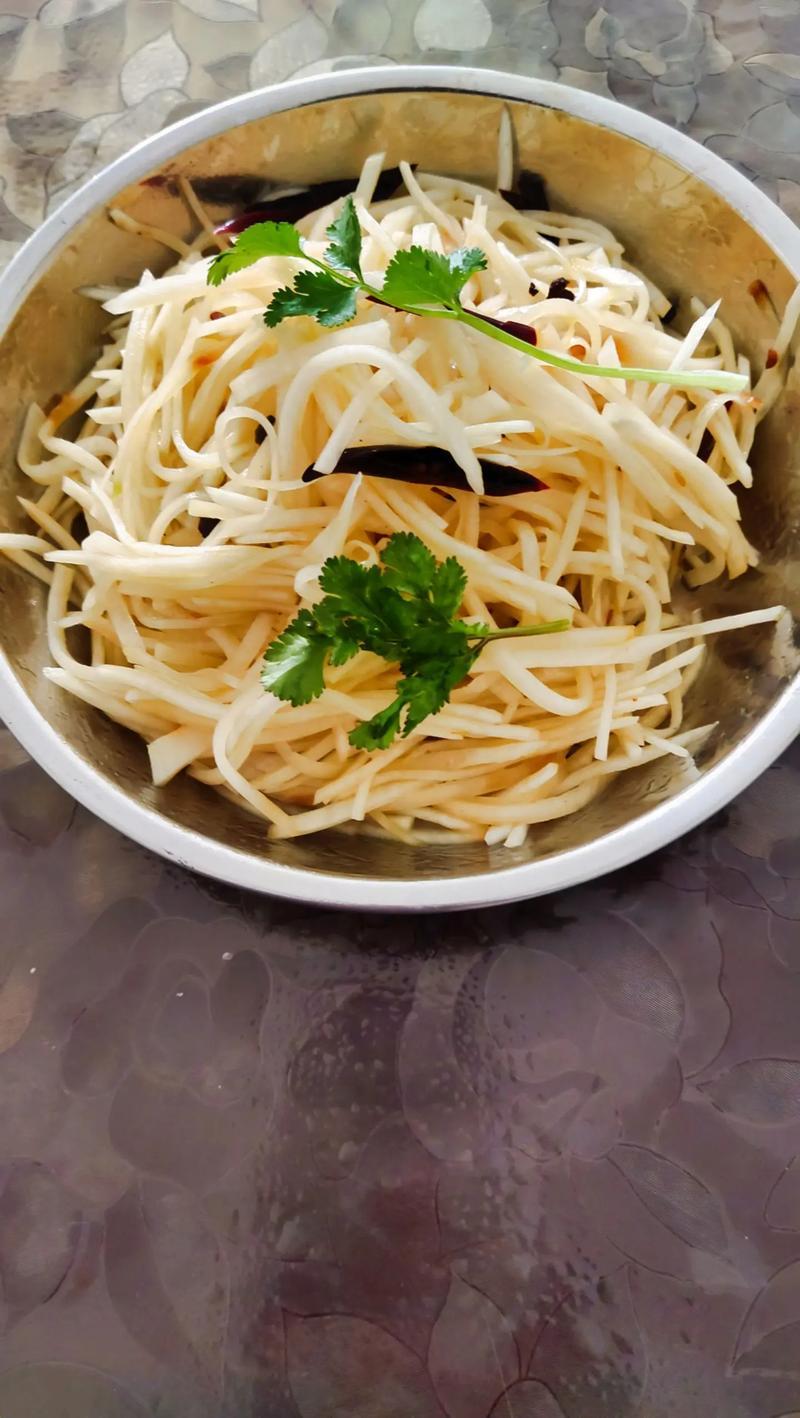 瘪腊菜———地道的芥菜做法

这个季节正好是芥菜（我们叫它腊菜）收获的季节，也是