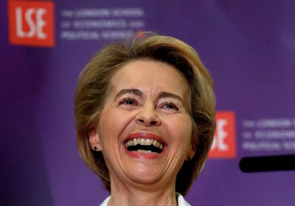 快讯！快讯！
 
据媒体报道，美国前总统特朗普突然宣布了对欧盟商品征收15%关税